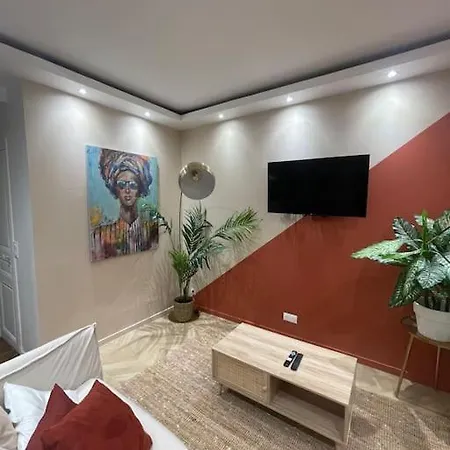 Mira - Sublime Close To Train Station Apartment