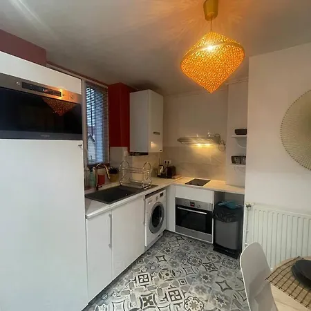 Apartment Mira - Sublime Close To Train Station